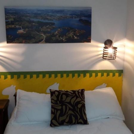 Hostel-Affordable Rooms With Private Bathroom San Juan Guatape Exterior photo